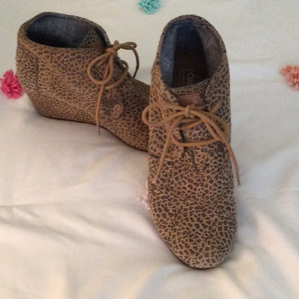 Leopard Print Lace-Up Ankle Boots